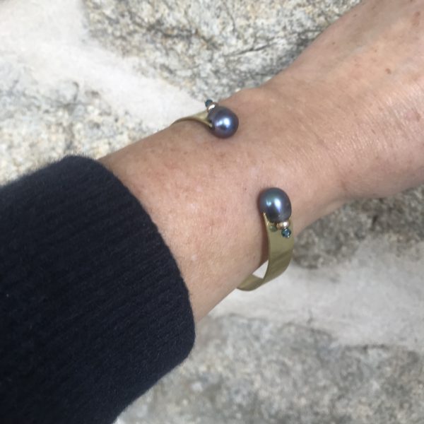 Bracelet manchette "Osez" perles grises – Image 4