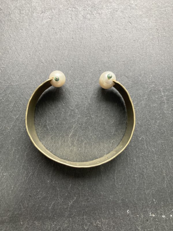 Bracelet manchette  "Espoir" perles blanches – Image 3