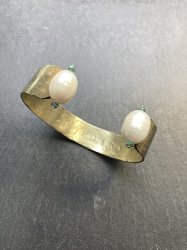 Bracelet manchette  "Espoir" perles blanches