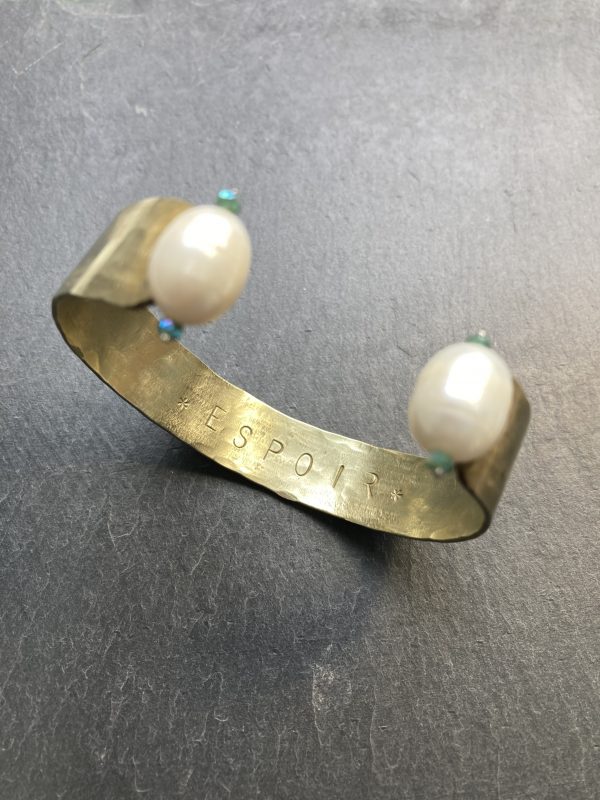 Bracelet manchette  "Espoir" perles blanches – Image 2