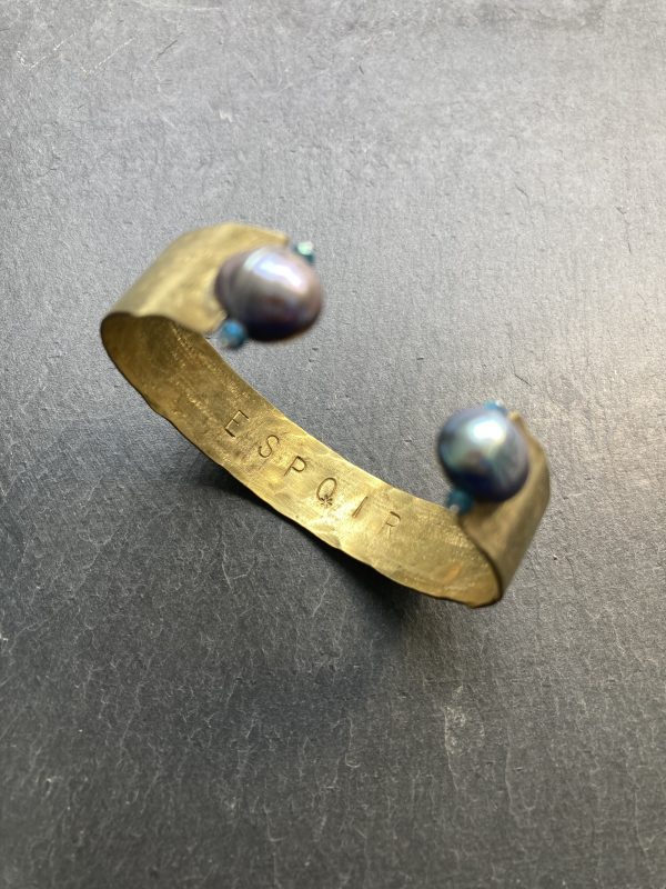 Bracelet manchette "Espoir" perles grises – Image 2